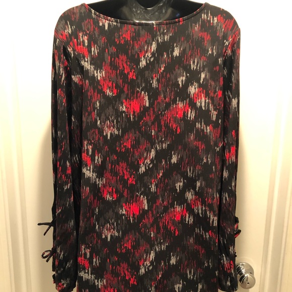 Black, red, and gray long tunic. - Picture 2 of 5